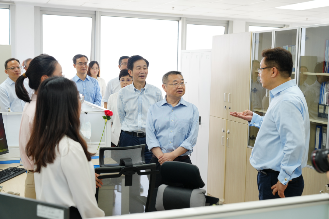 國家醫(yī)療保障局黨組書記、局長胡靜林調(diào)研醫(yī)保研究會和《中國醫(yī)療保險》雜志社